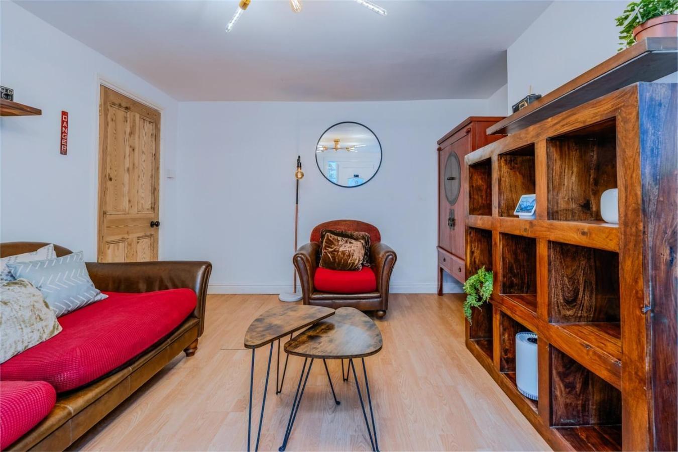 Flat With Parking Apartment *