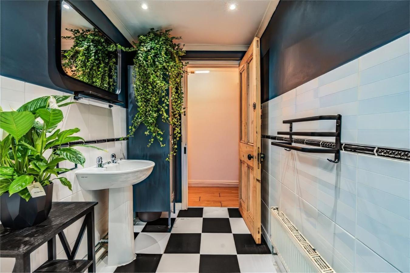 Apartment Flat With Parking *