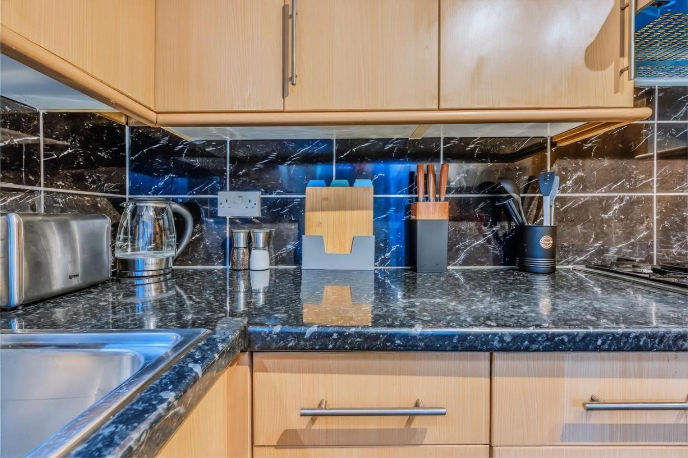 Apartment Flat With Parking Bristol